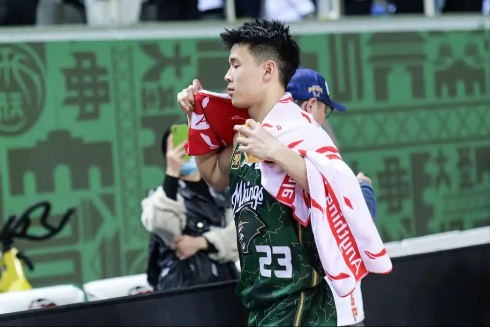 必威体育-林葳未被NBA选中但有球队有意邀请他出战夏联(nba未夺冠球队)