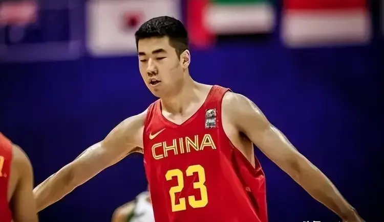 必威体育-CBA新赛季保护合同最低年薪30万元以落选秀身份签的15万(cba球员合同年限)