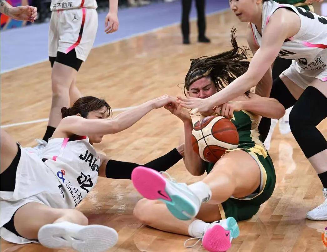 必威体育-关于女篮亚洲杯决赛：澳大利亚半场54-43领先日本，田中心19分的信息